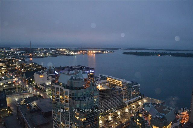 33 Bay St, unit 4607 for rent