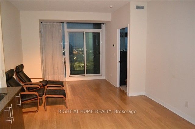 33 Bay St, unit 4607 for rent - image #6