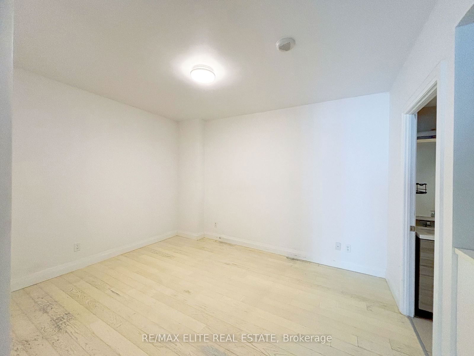 224 King St, unit 703 for rent - image #5