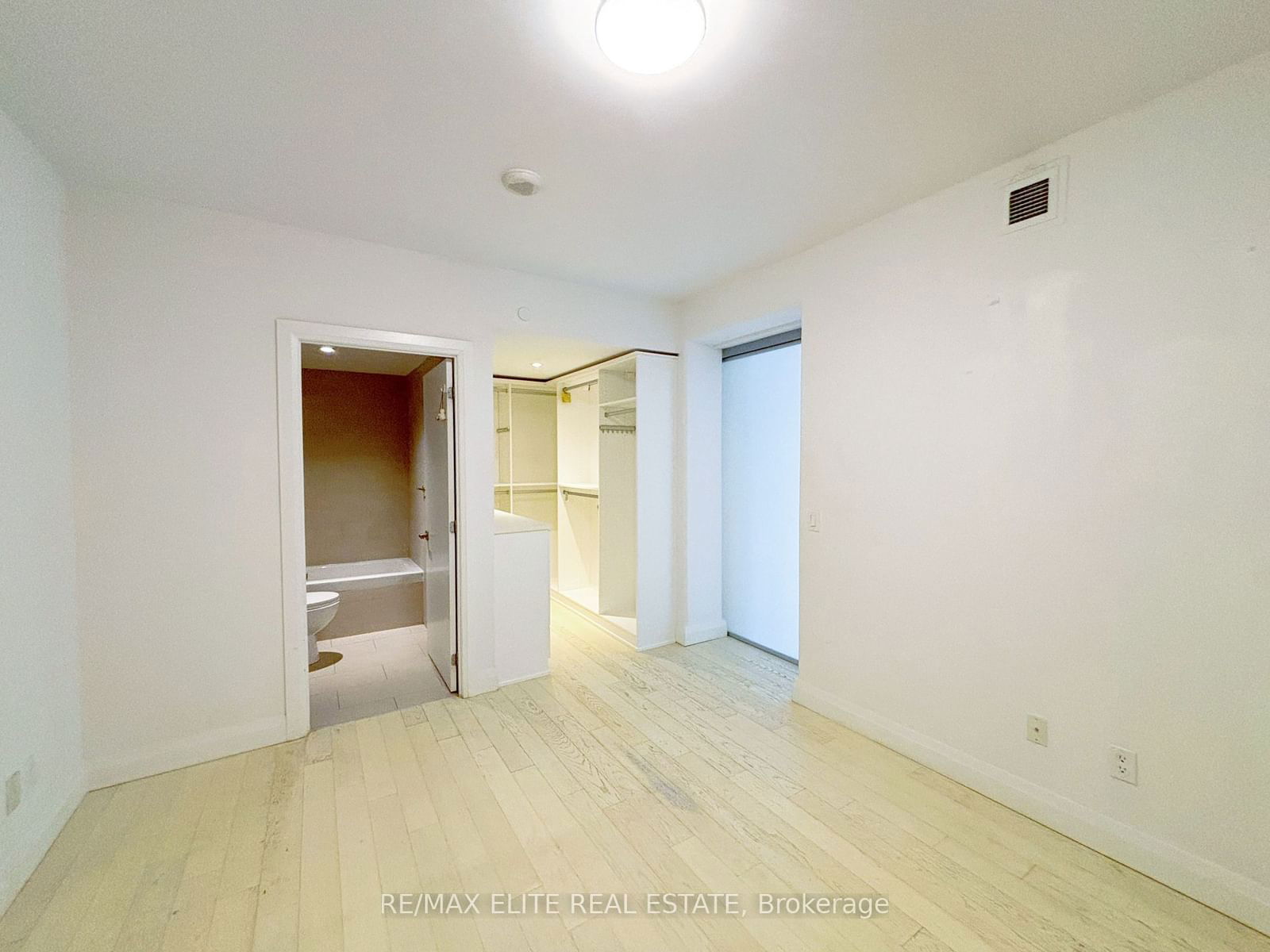 224 King St, unit 703 for rent - image #6