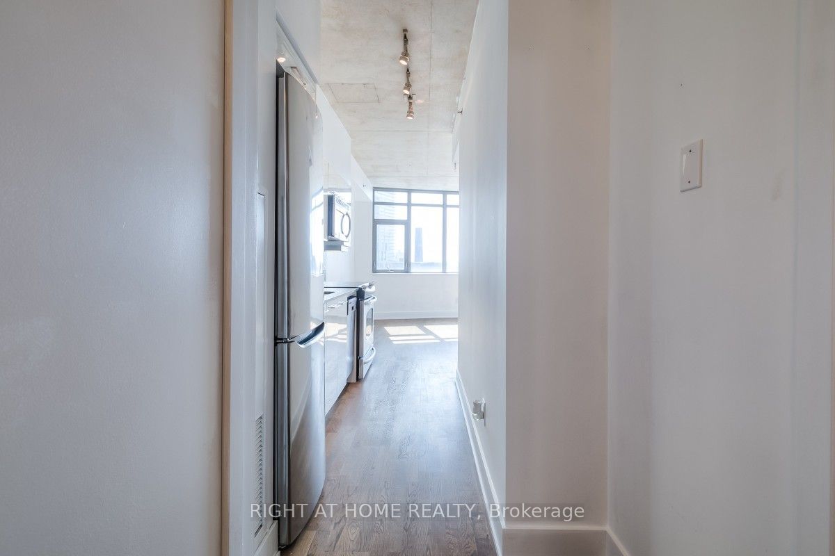 90 Trinity St, unit 408 for rent - image #3