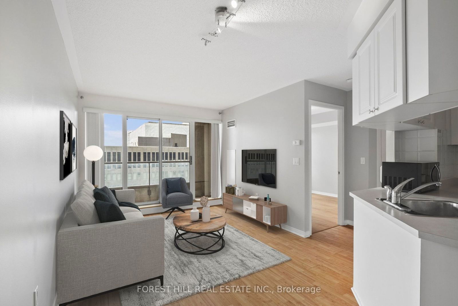 909 Bay St, unit 1602 for rent - image #2