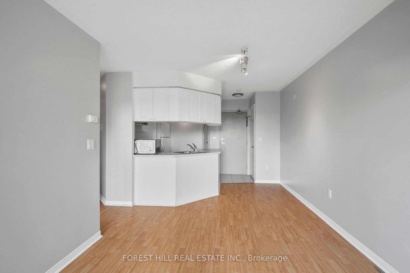 909 Bay St, unit 1602 for rent - image #4