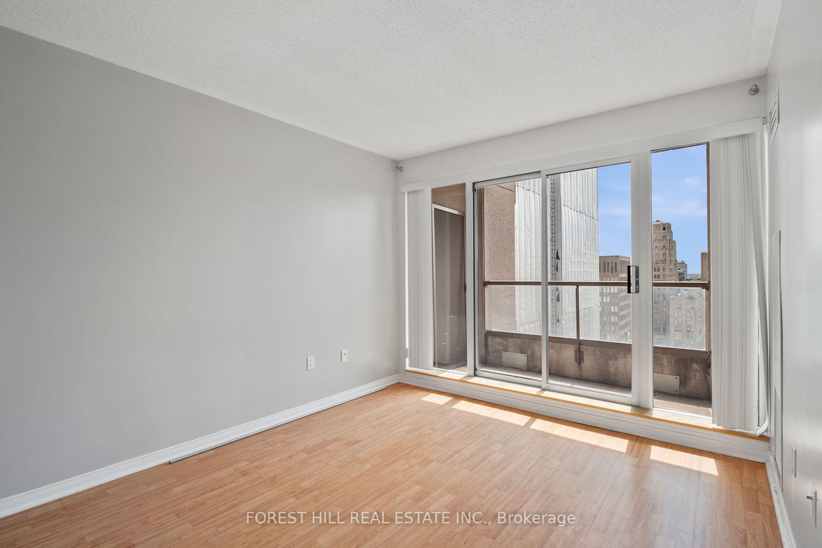 909 Bay St, unit 1602 for rent