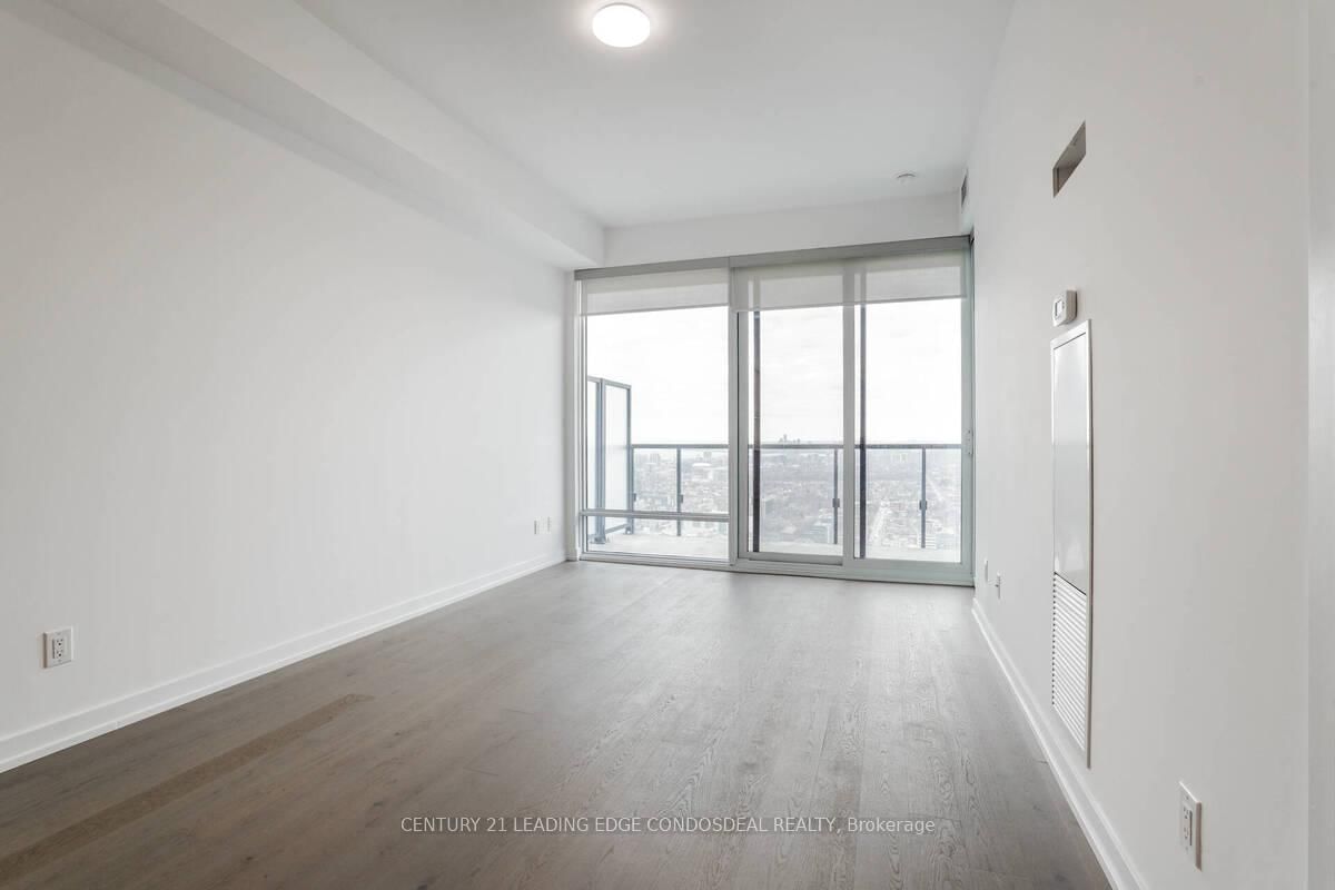 488 University Ave, unit 3512 for rent - image #5