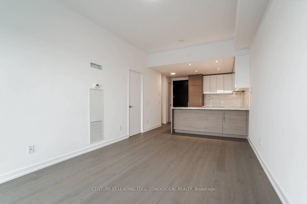 488 University Ave, unit 3512 for rent - image #7