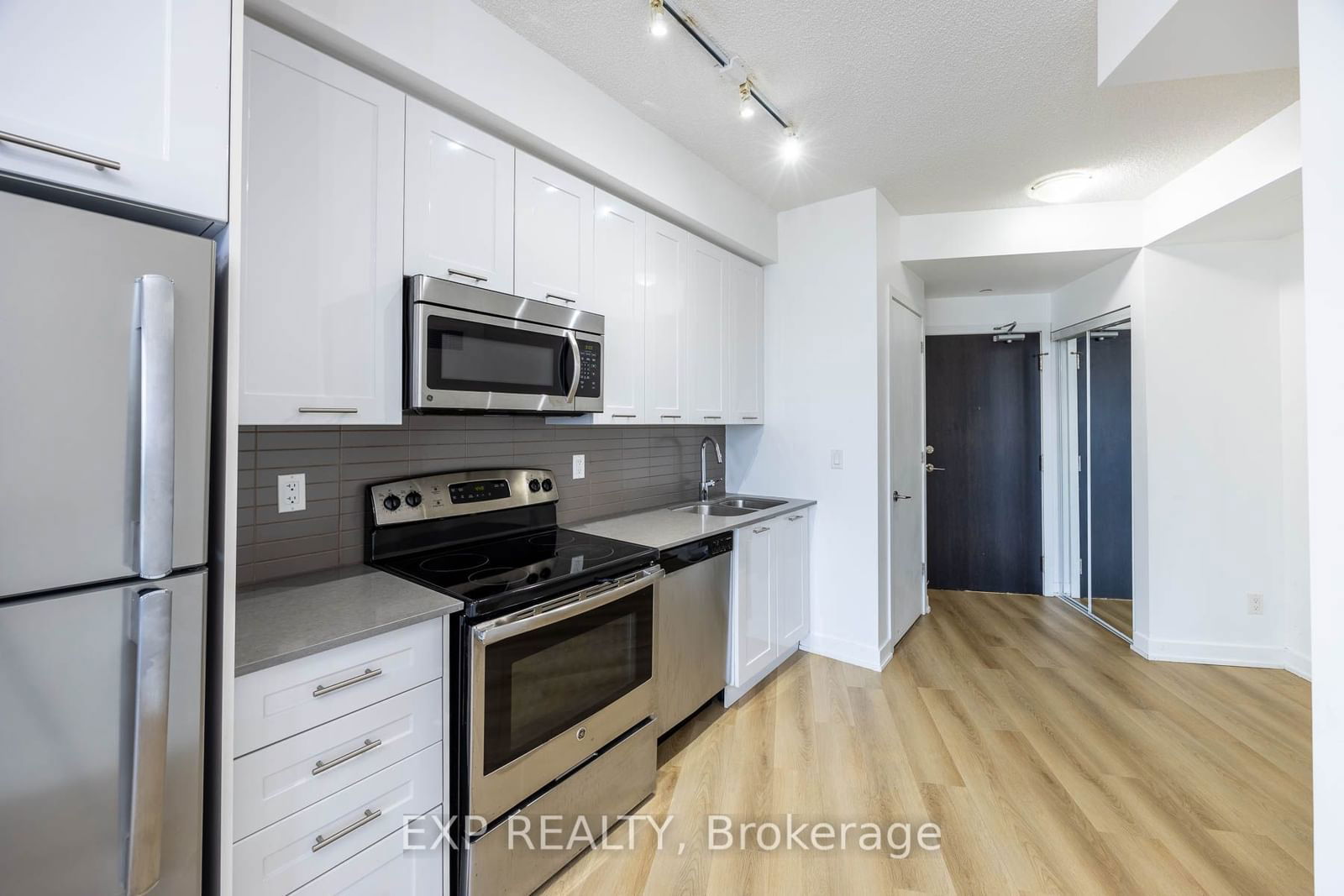 50 BRUYERES Mews, unit 902 for rent - image #9