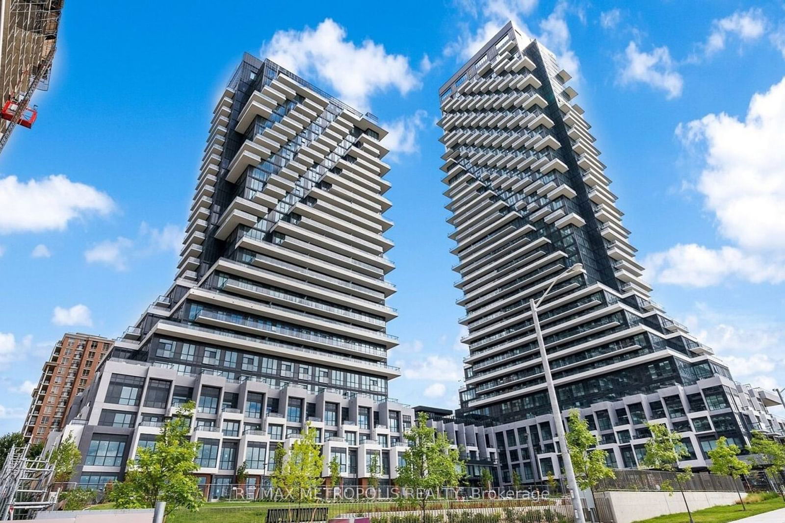 30 INN ON THE PARK Dr, unit 514 for sale - image #1