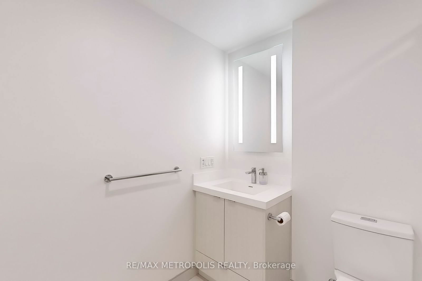 30 INN ON THE PARK Dr, unit 514 for sale - image #15