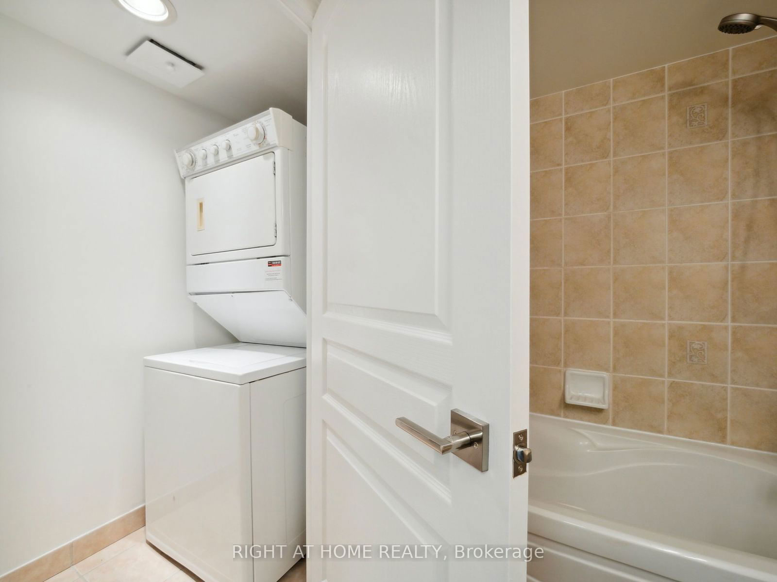 10 Northtown Way, unit 1601 for rent - image #15