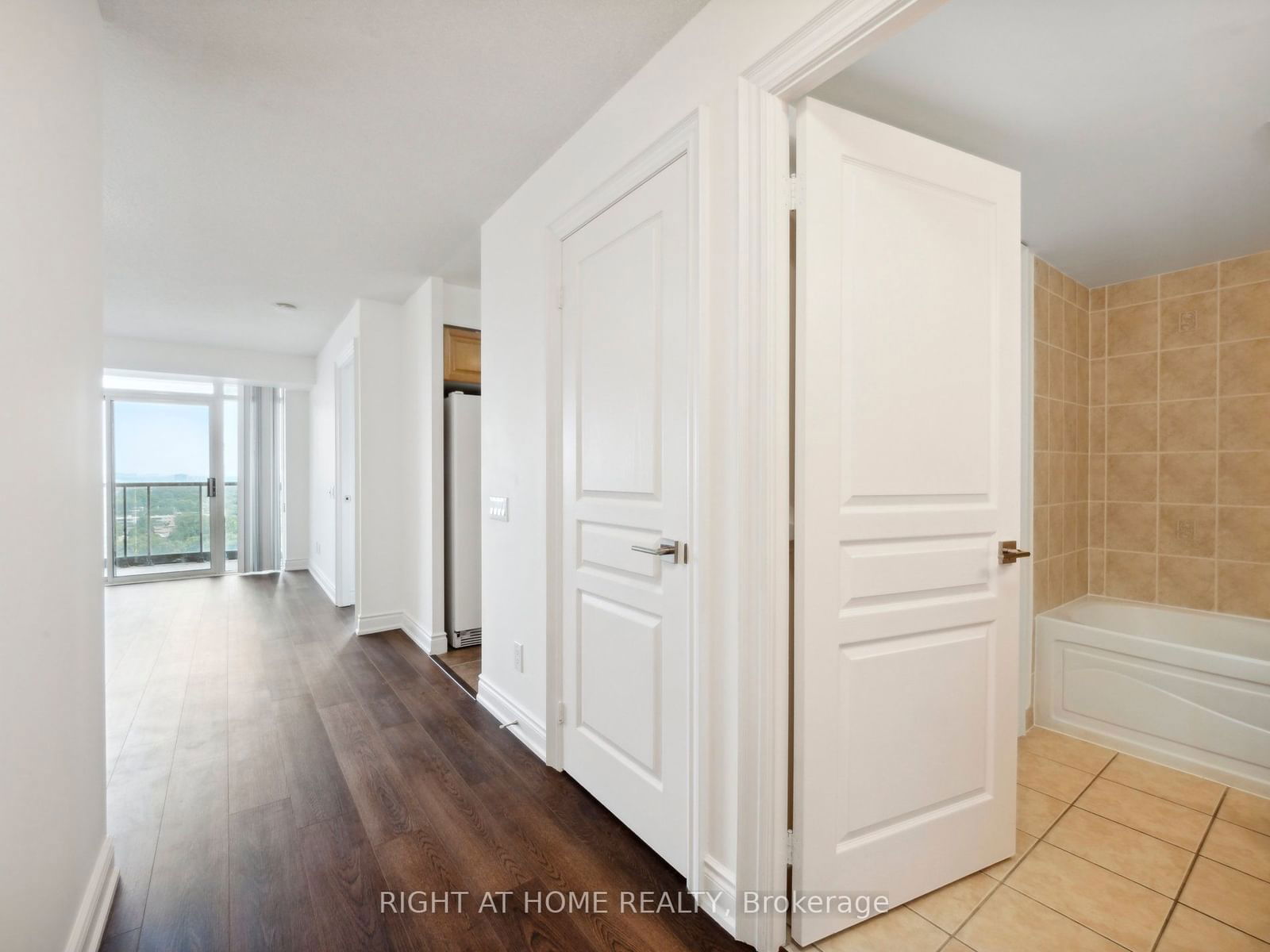 10 Northtown Way, unit 1601 for rent - image #4