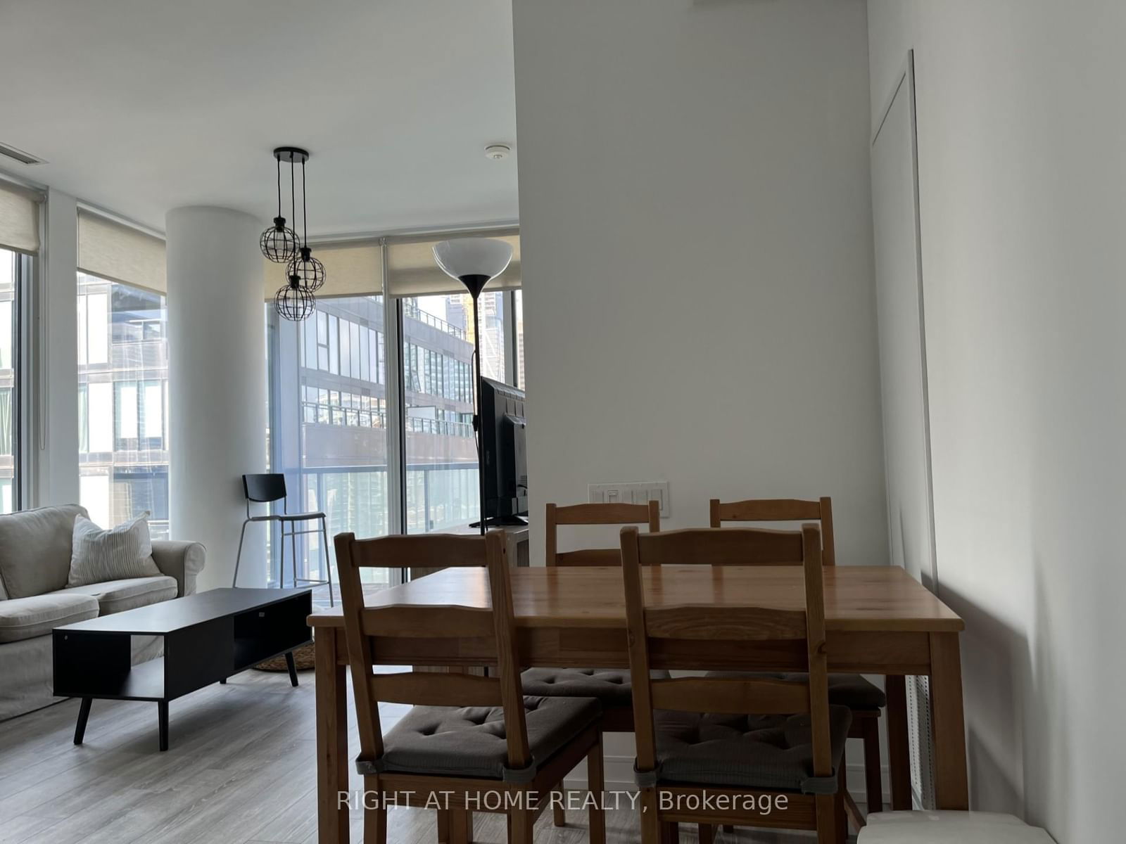 28 Wellesley St E, unit 1709 for rent - image #11