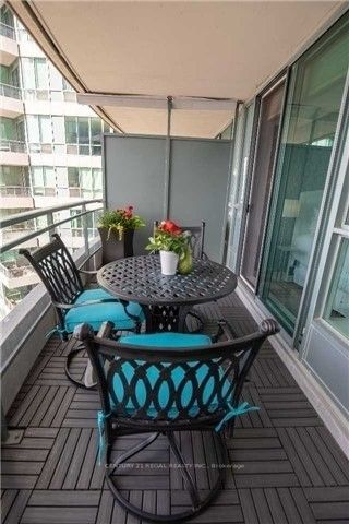 228 Queens Quay W, unit 816 for rent - image #11