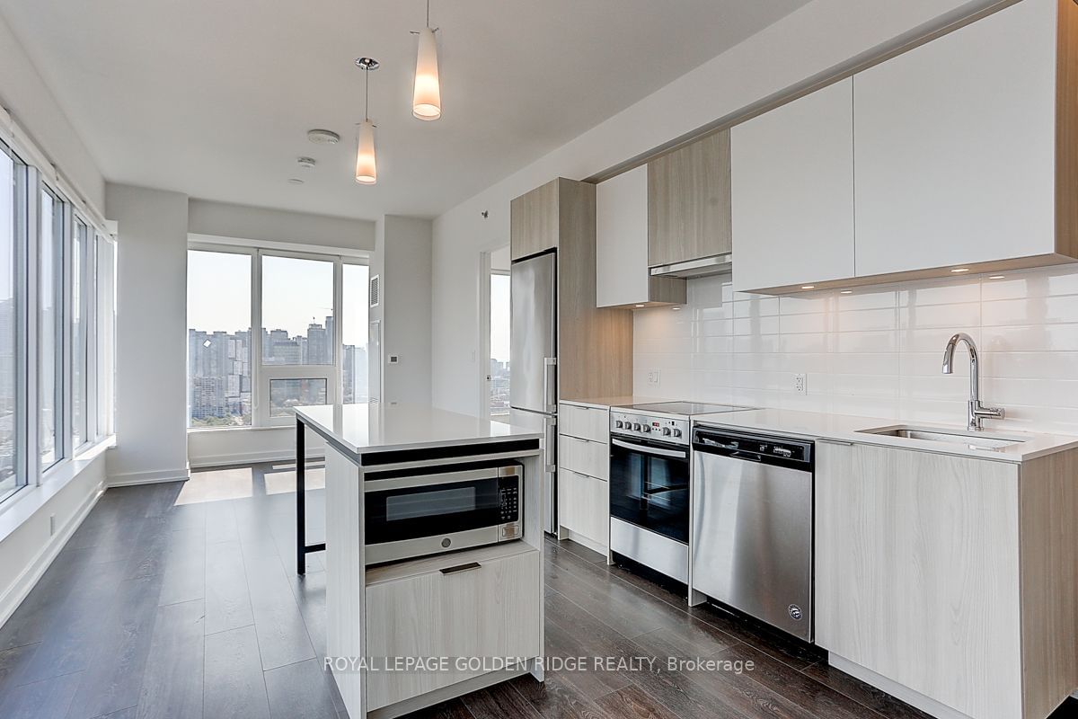 203 College St, unit 2708 for rent - image #6