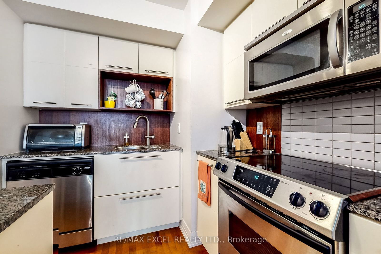 21 Carlton St, unit 902 for rent - image #13