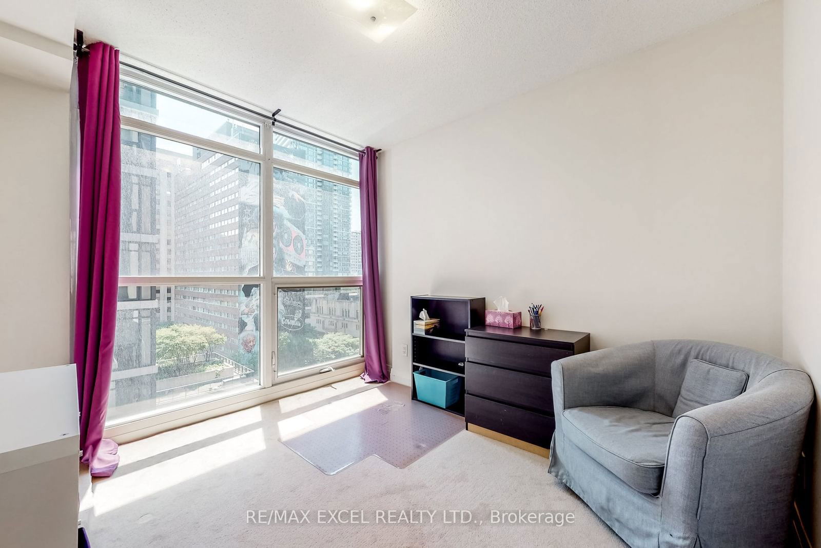 21 Carlton St, unit 902 for rent - image #24