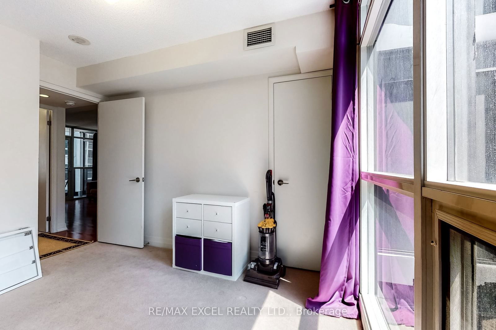 21 Carlton St, unit 902 for rent - image #26