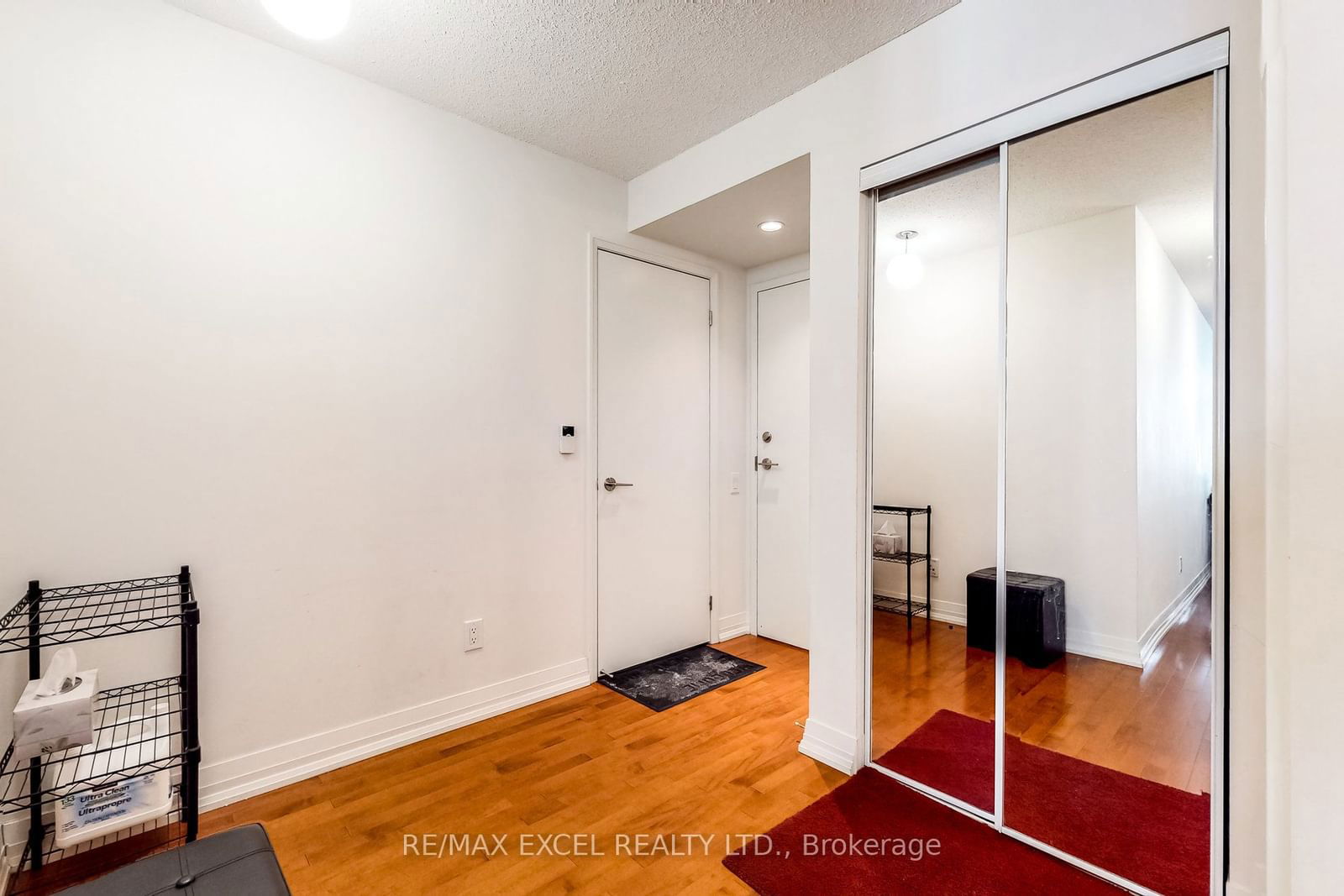 21 Carlton St, unit 902 for rent - image #4