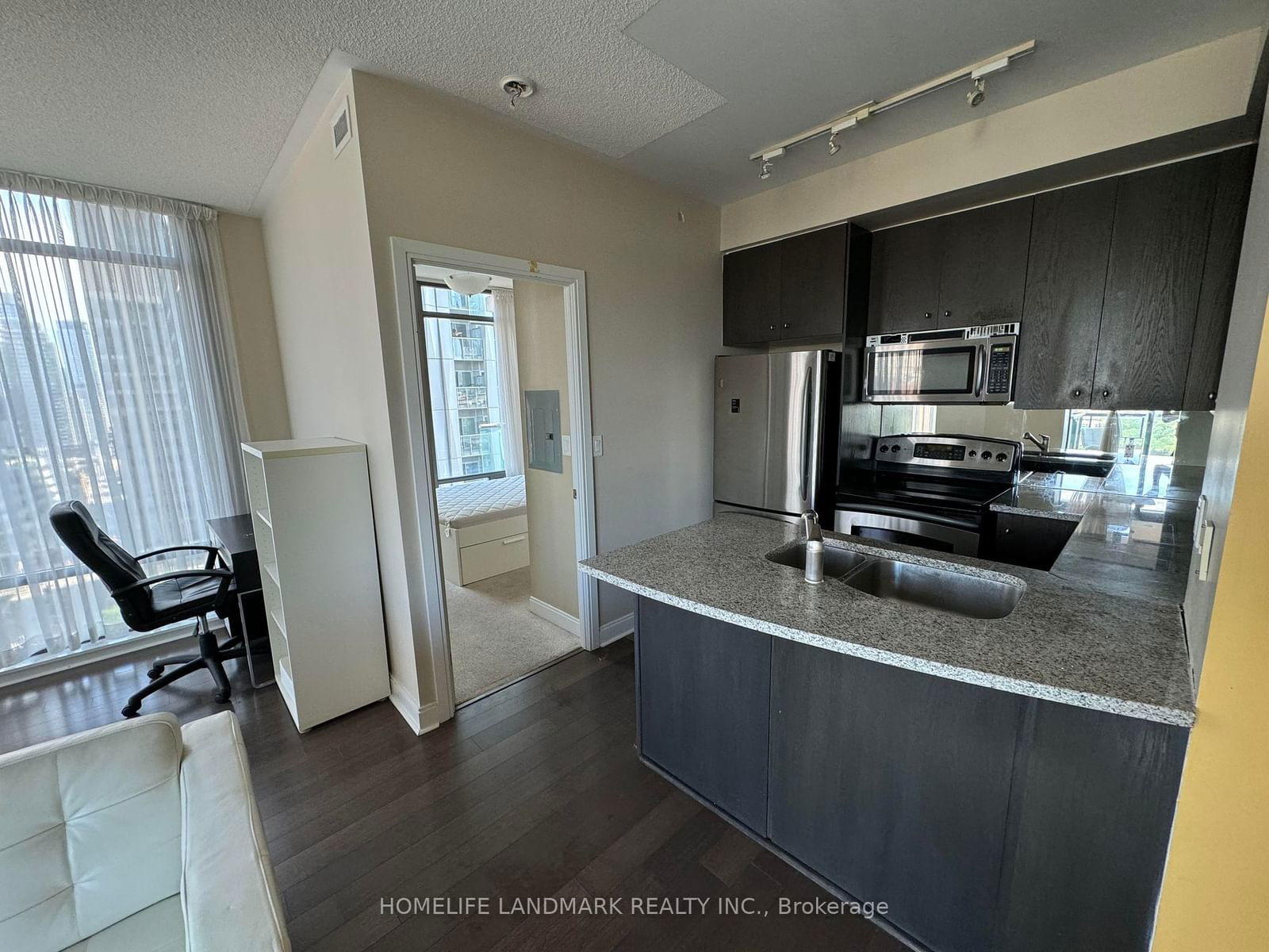 18 Yorkville Ave, unit 1602 for rent - image #2