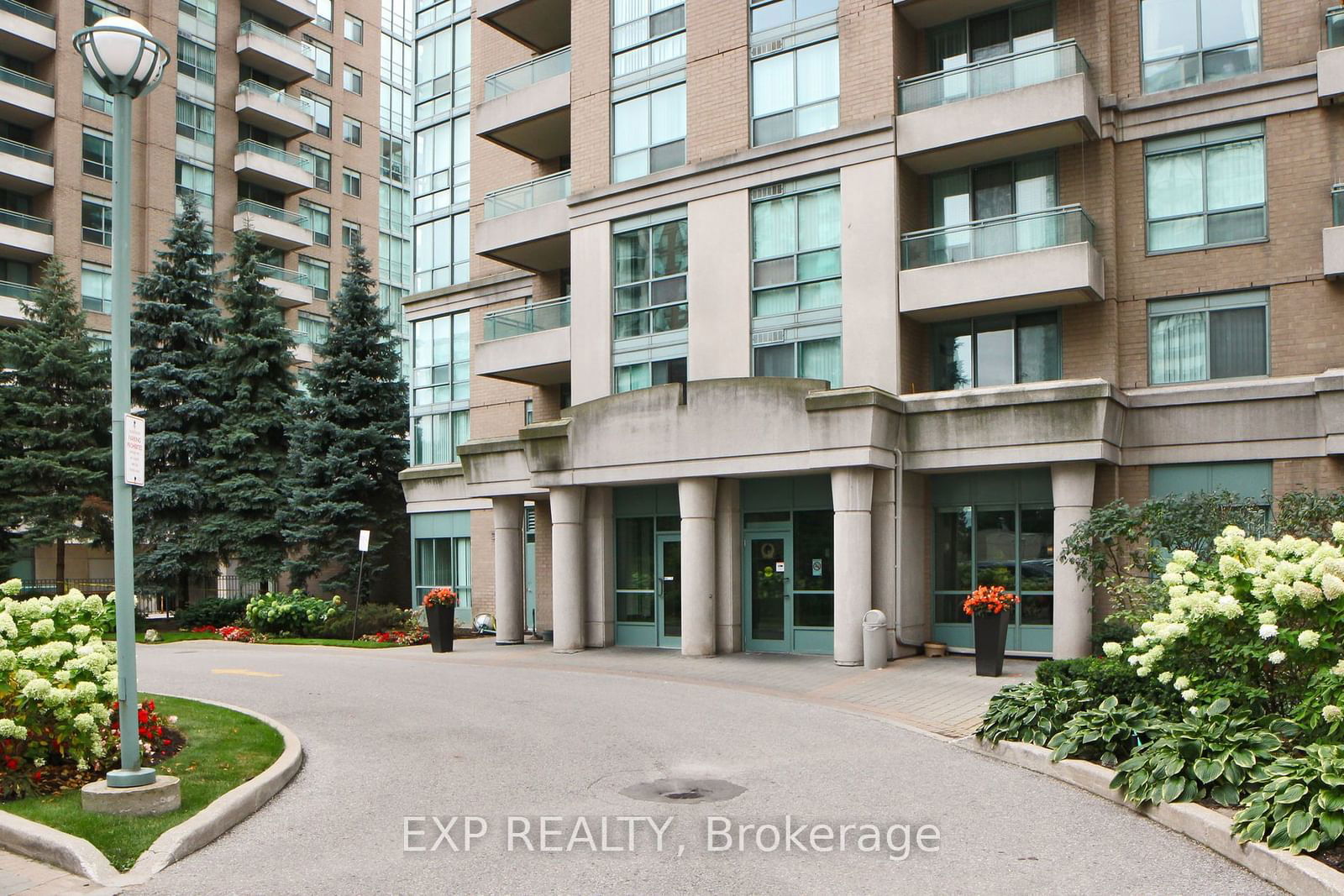 3 Pemberton Ave, unit 805 for sale - image #2