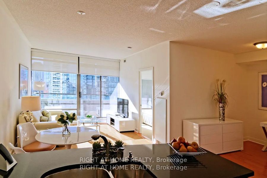 18 Yorkville Ave, unit 1306 for rent - image #3