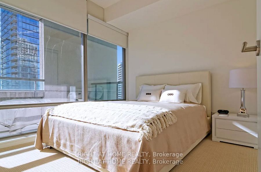 18 Yorkville Ave, unit 1306 for rent - image #4