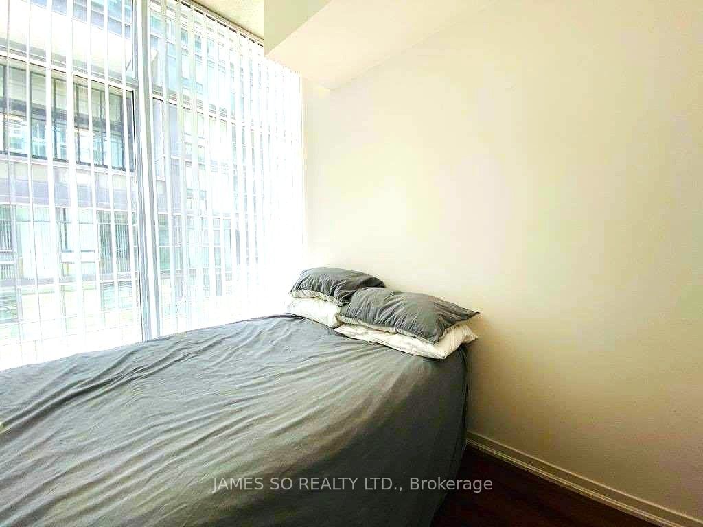 36 Lisgar St, unit 811E for rent