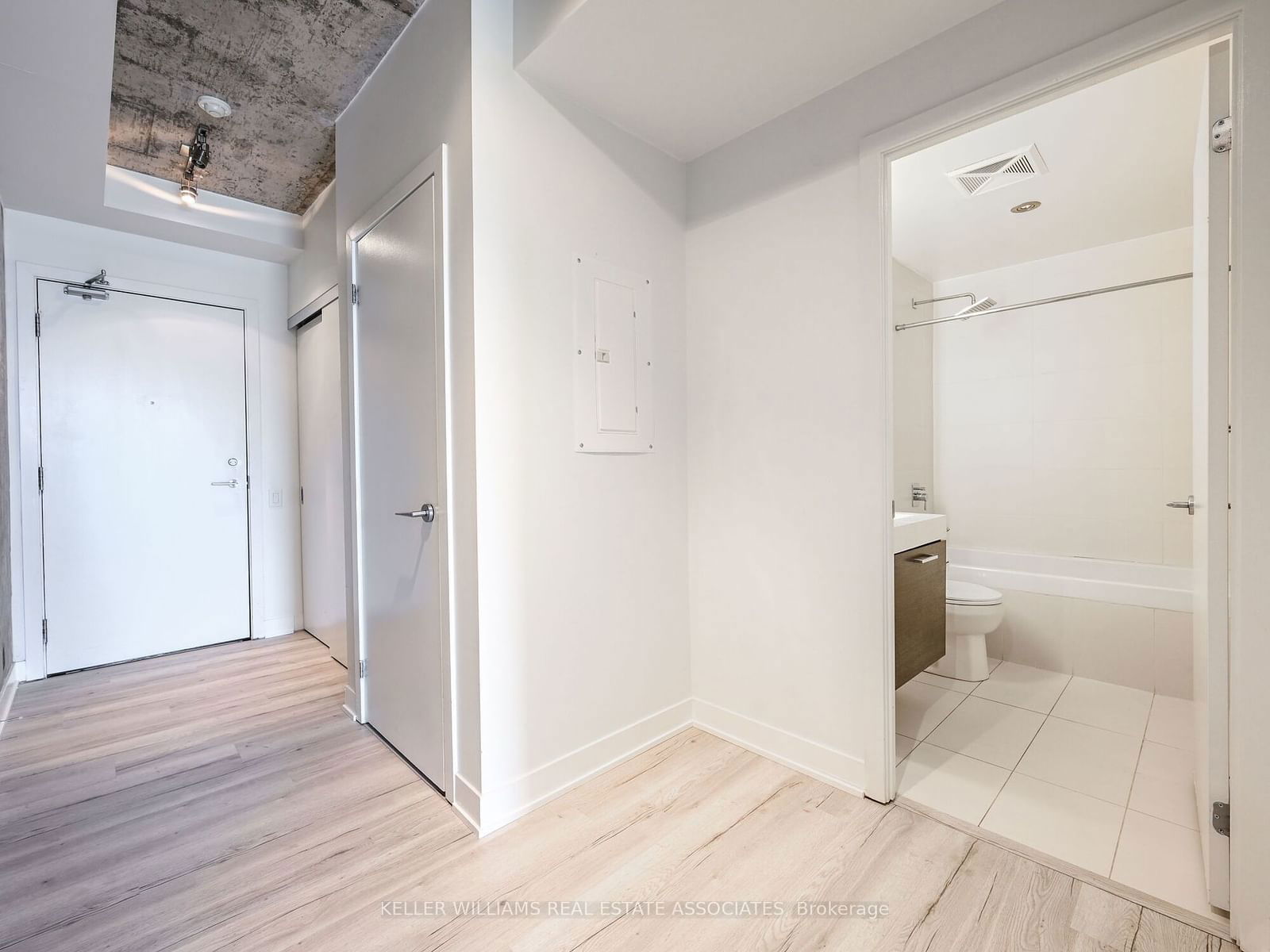 318 King St E, unit 1401 for rent - image #11