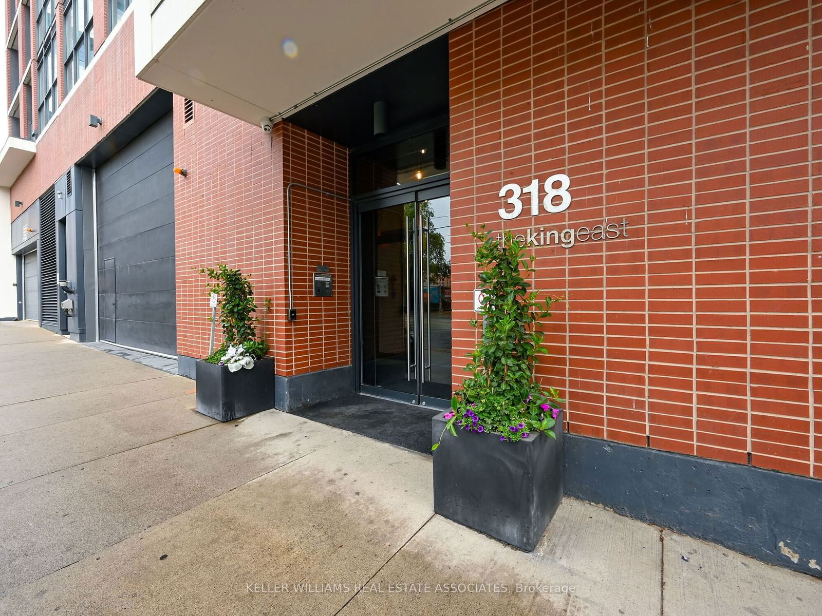 318 King St E, unit 1401 for rent