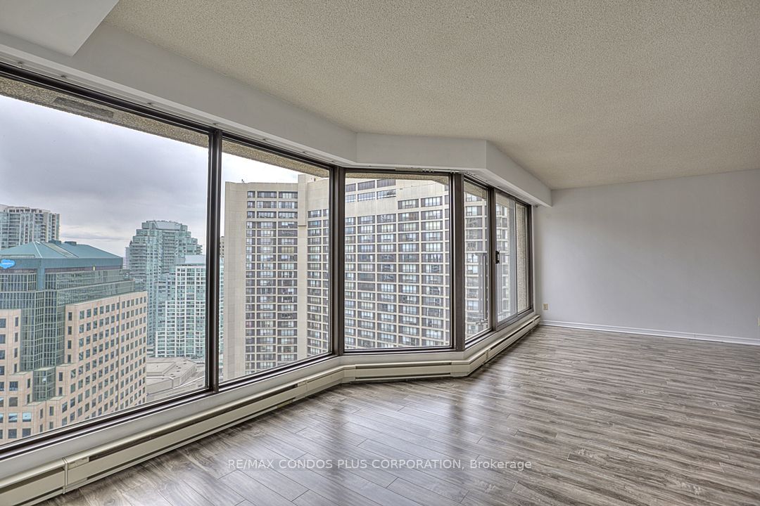 55 Harbour Sq, unit 2913 for rent - image #4