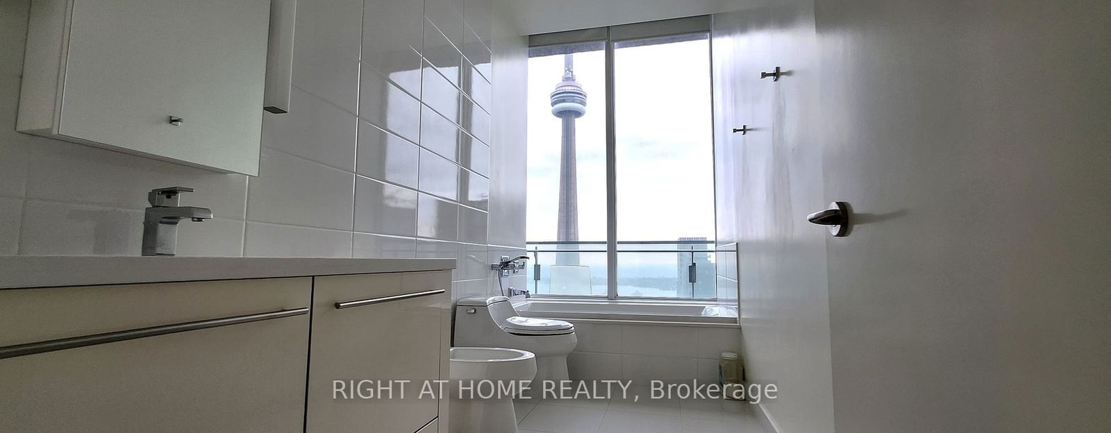 80 John St, unit UPH04 for rent - image #10