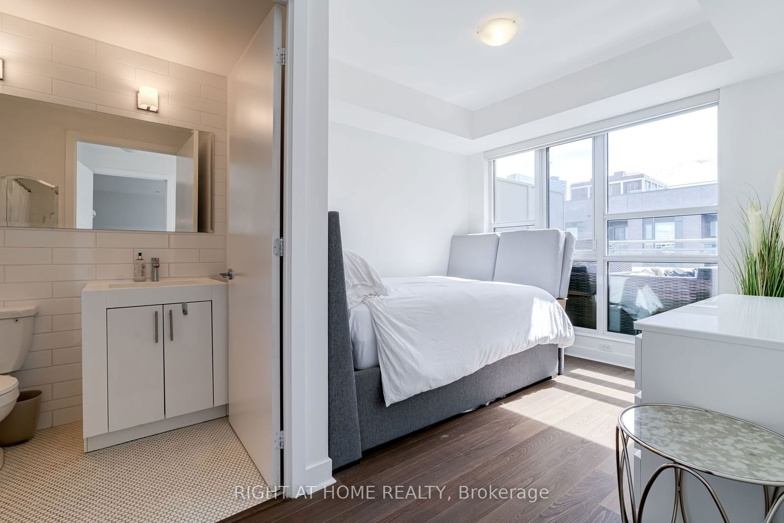 156 Portland St, unit 413 for sale - image #10