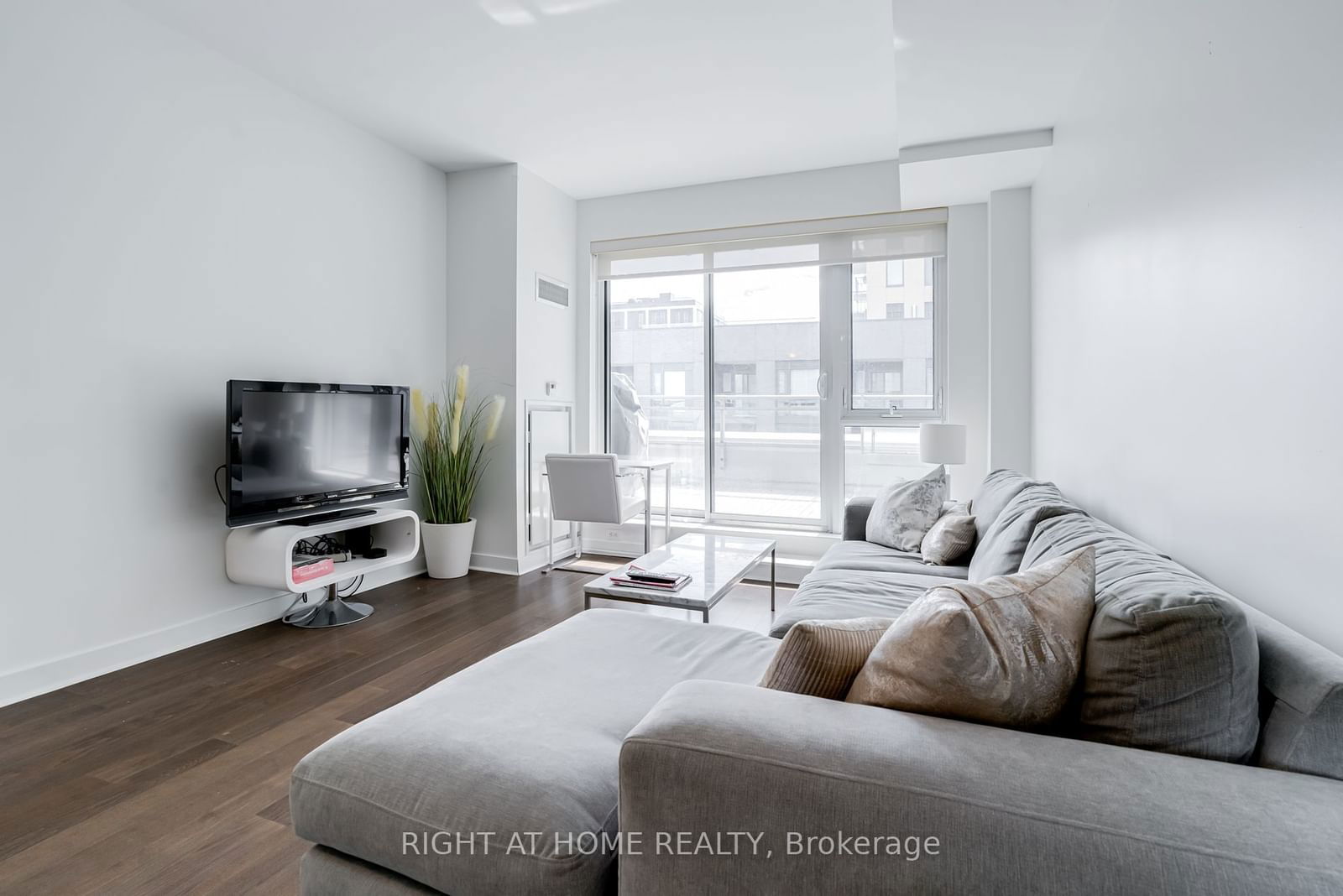 156 Portland St, unit 413 for sale - image #9