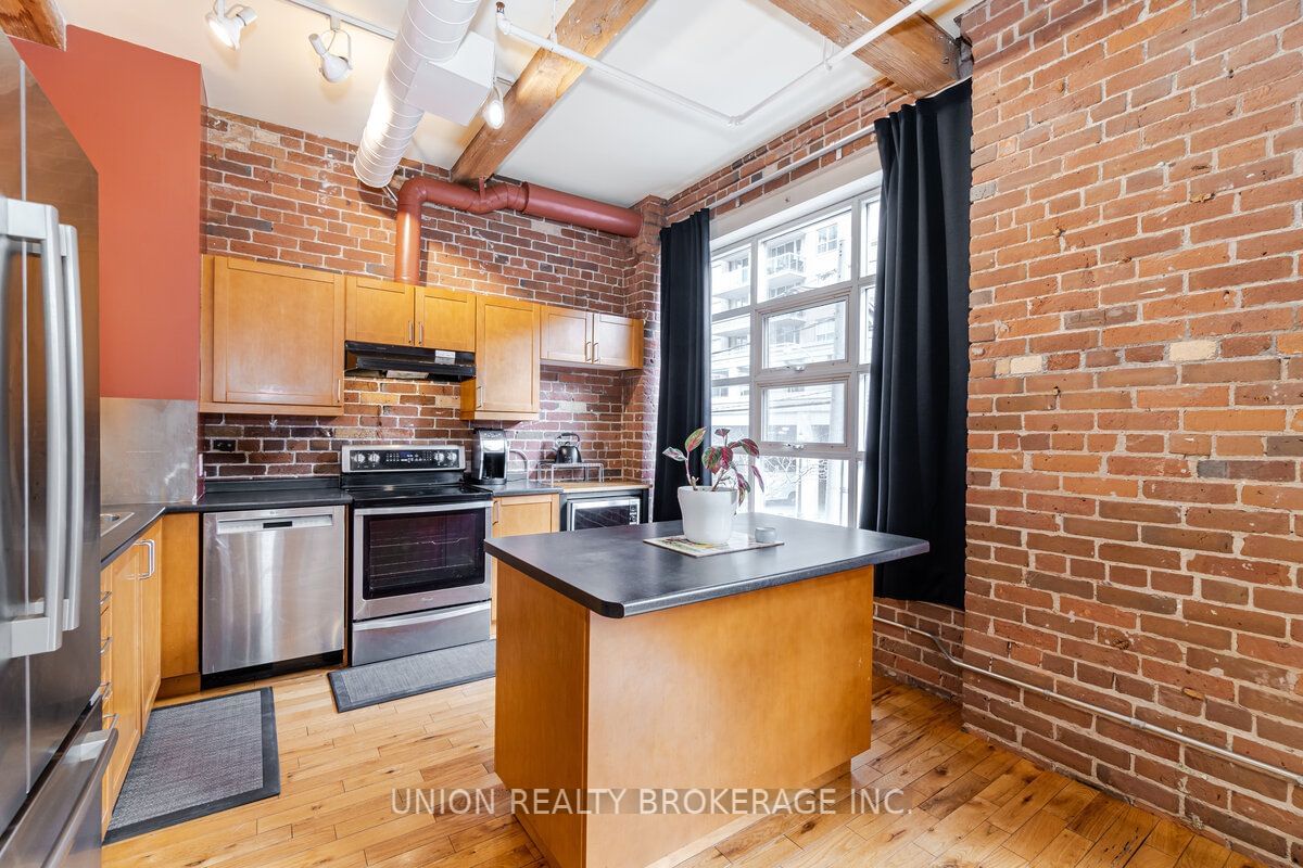 90 Sherbourne St, unit 207 for rent