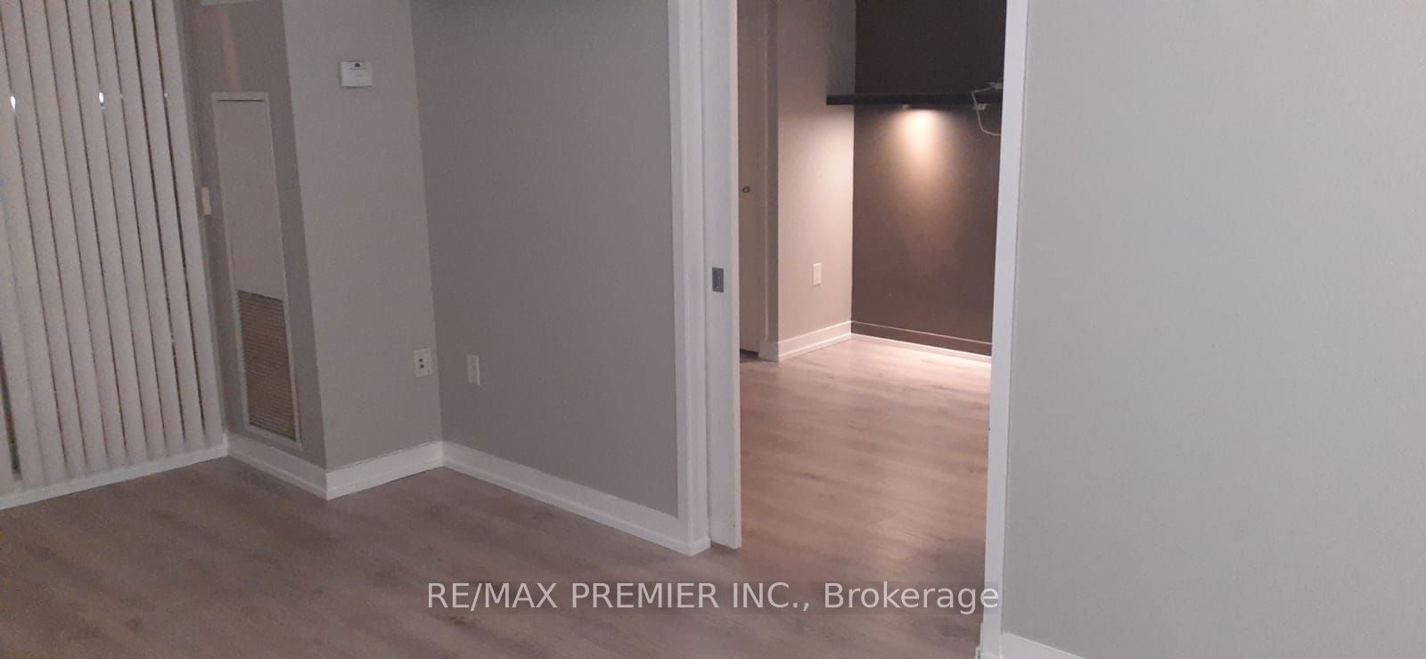 9 Spadina Ave, unit 311 for rent