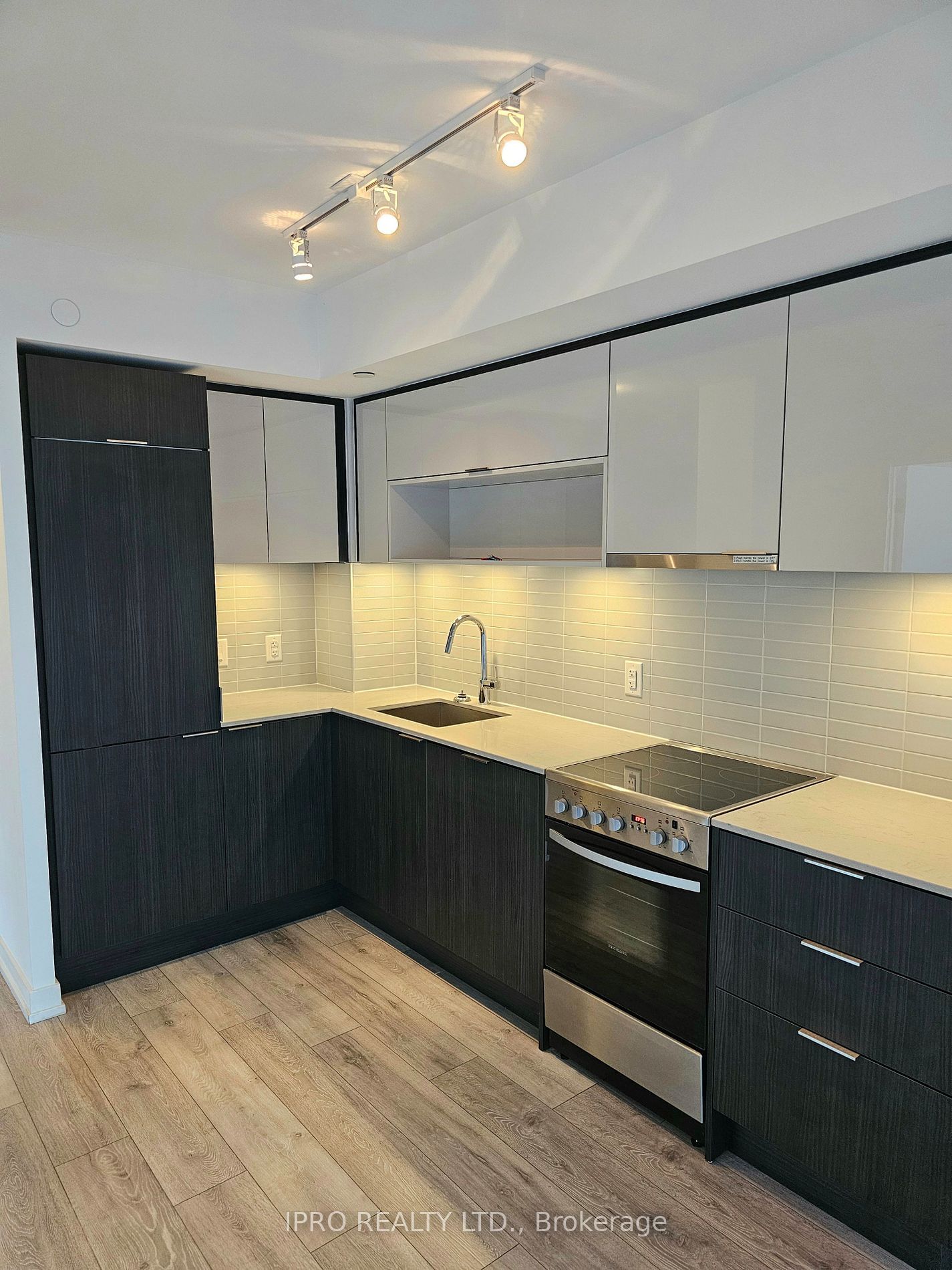 159 Wellesley St E, unit 2807 for rent - image #4