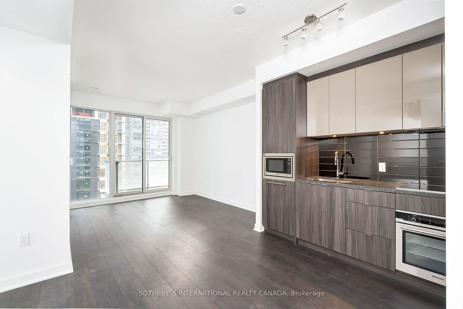 125 Blue Jays Way, unit 1503 for rent - image #2