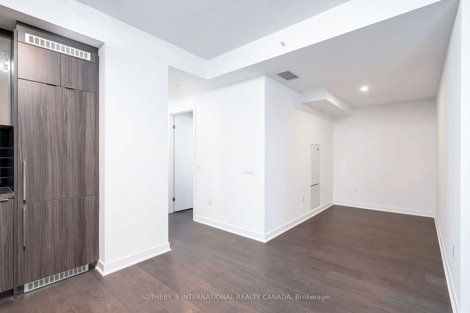 125 Blue Jays Way, unit 1503 for rent - image #5