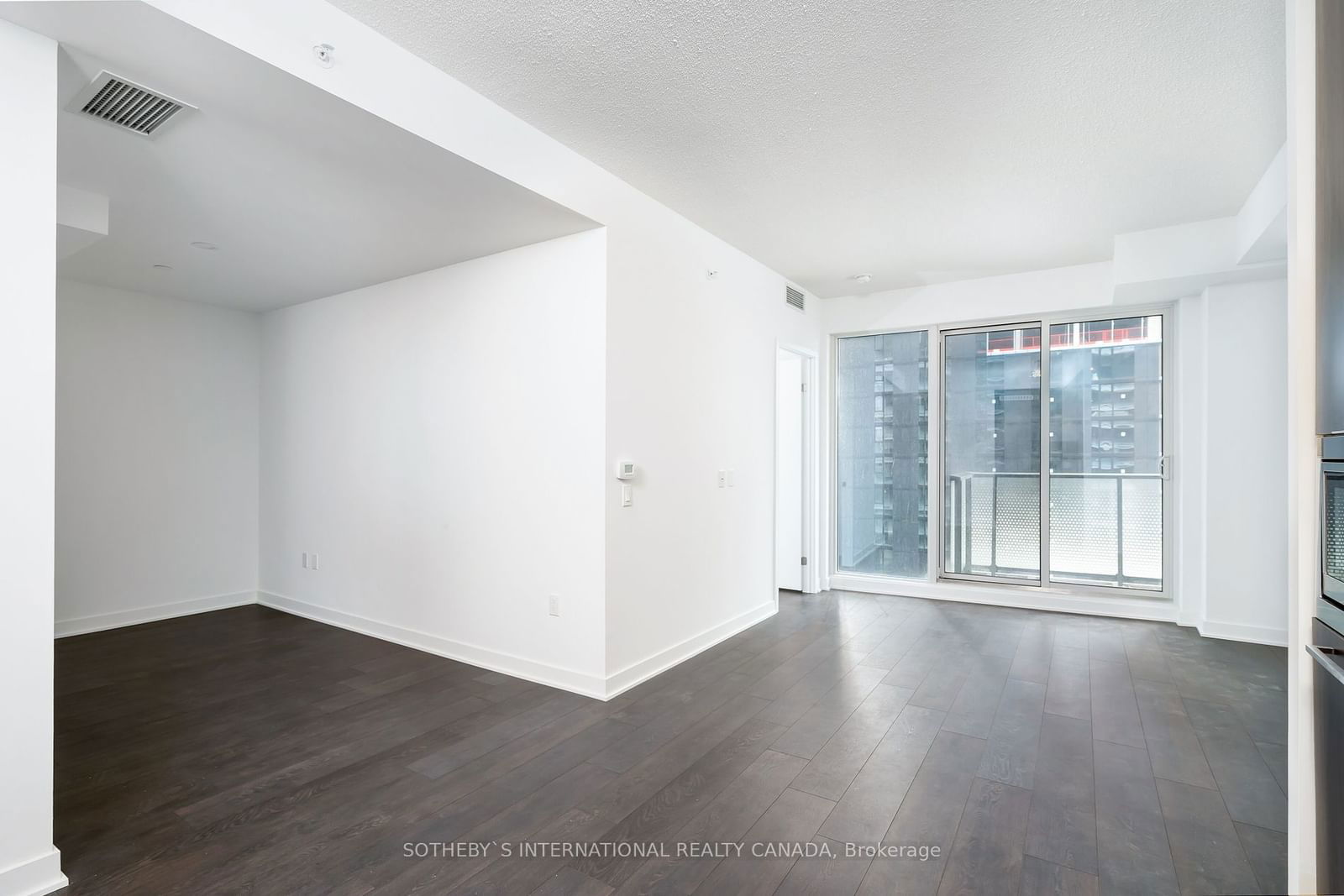 125 Blue Jays Way, unit 1503 for rent - image #6