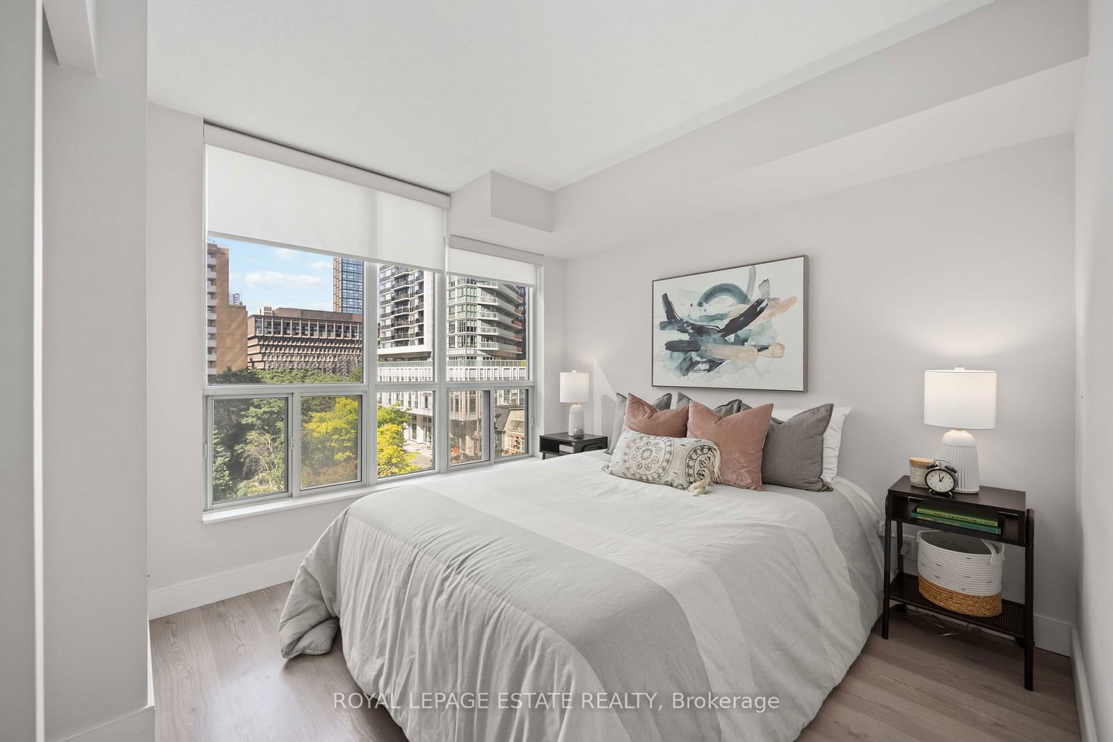 76 Shuter St E, unit 601 for sale