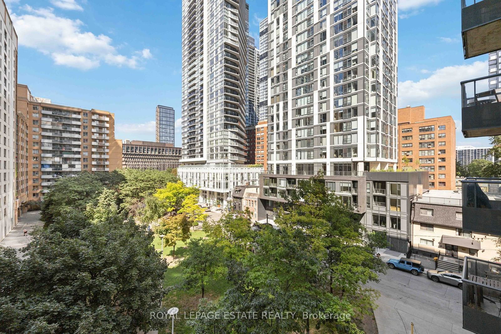 76 Shuter St E, unit 601 for sale