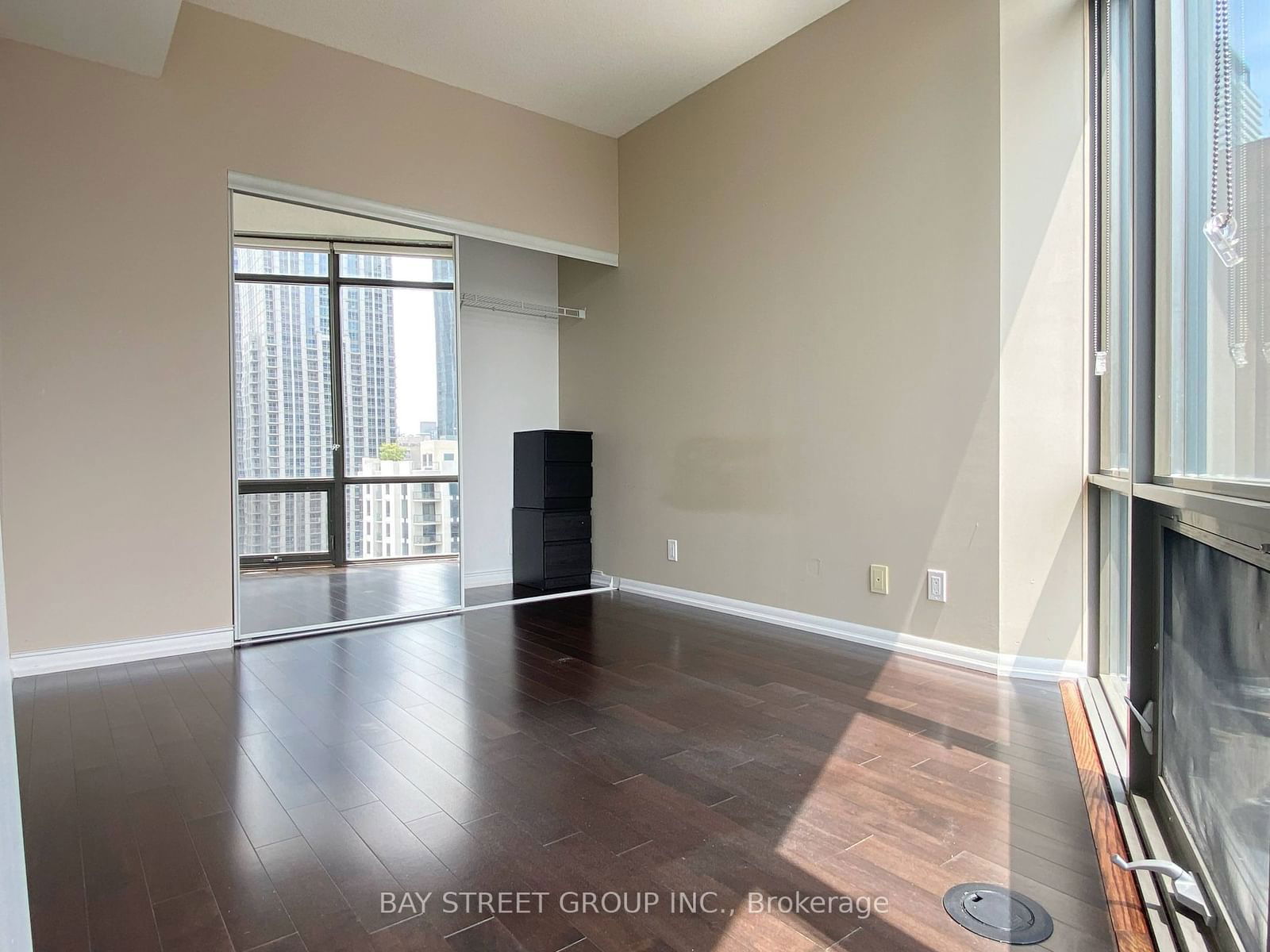 832 Bay St, unit 1410 for rent - image #10