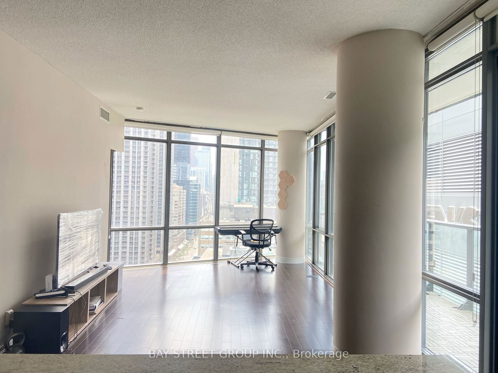 832 Bay St, unit 1410 for rent - image #3