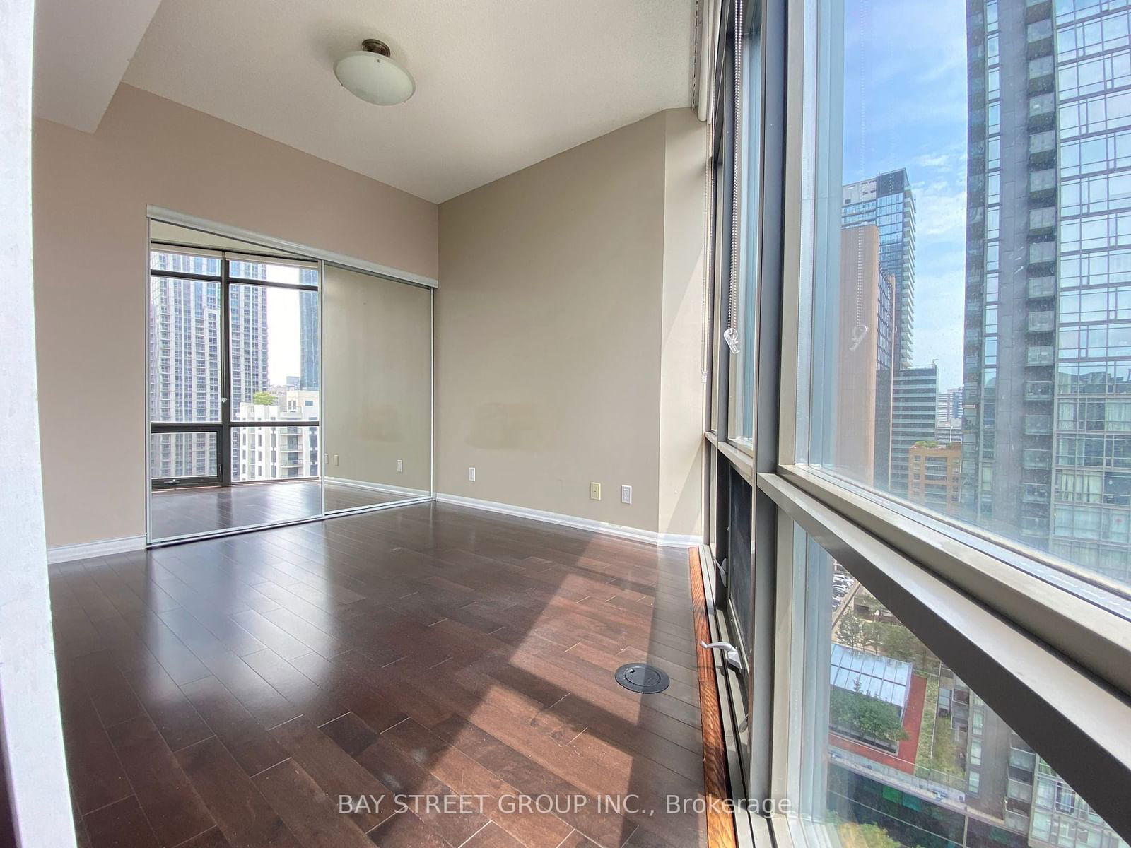 832 Bay St, unit 1410 for rent - image #5