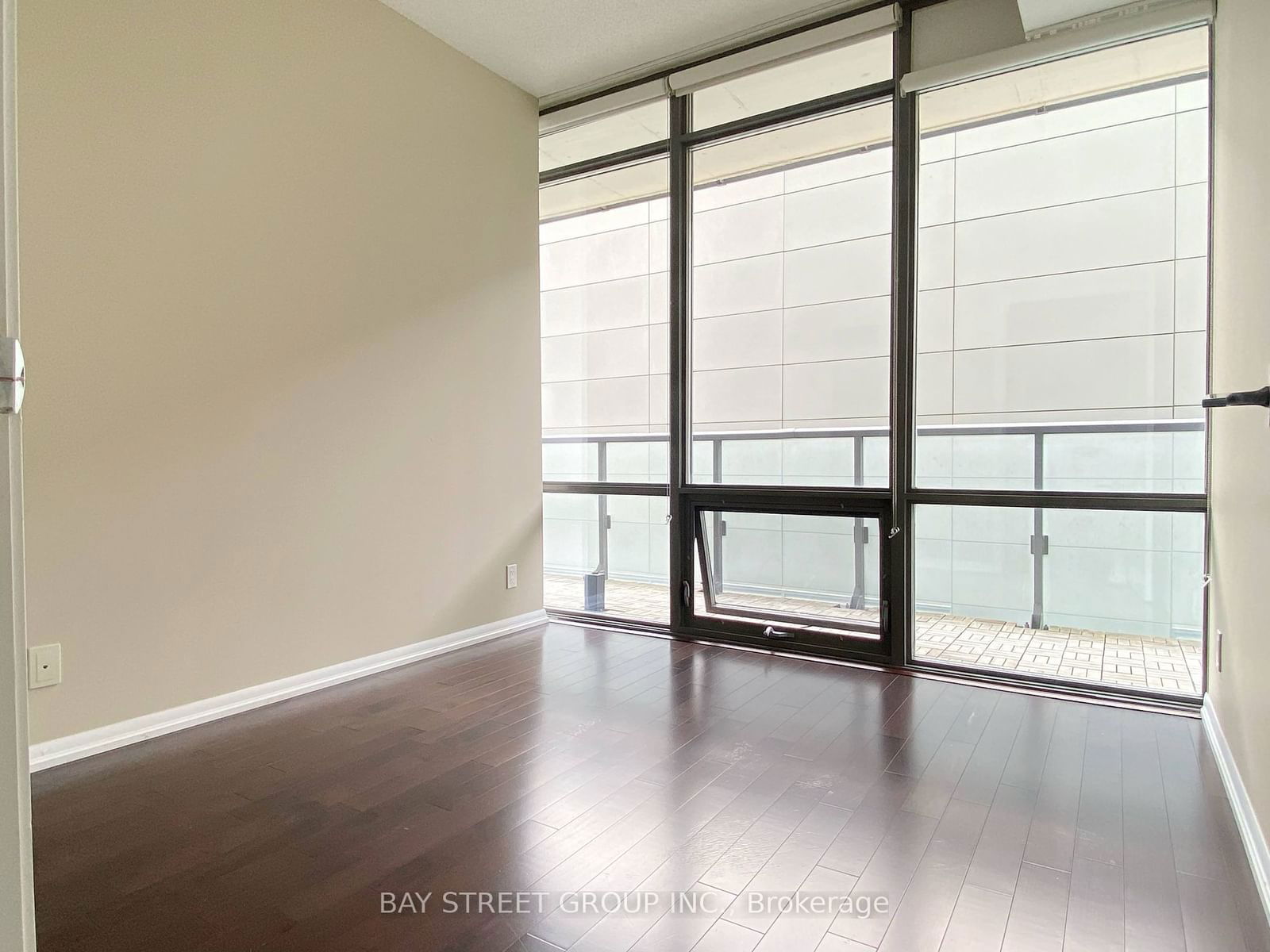 832 Bay St, unit 1410 for rent