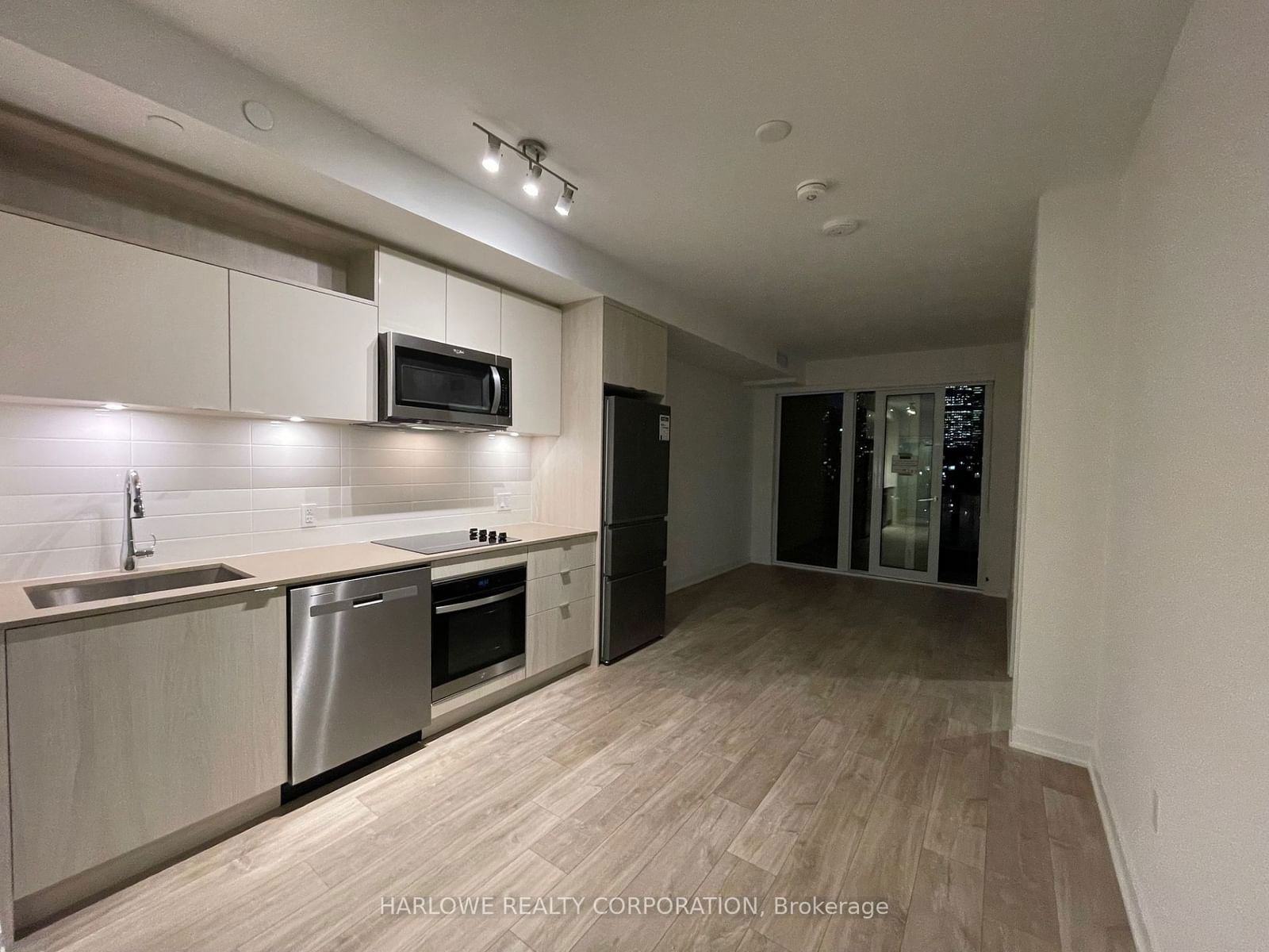 135 Lower Sherbourne St, unit 860 W for rent - image #2