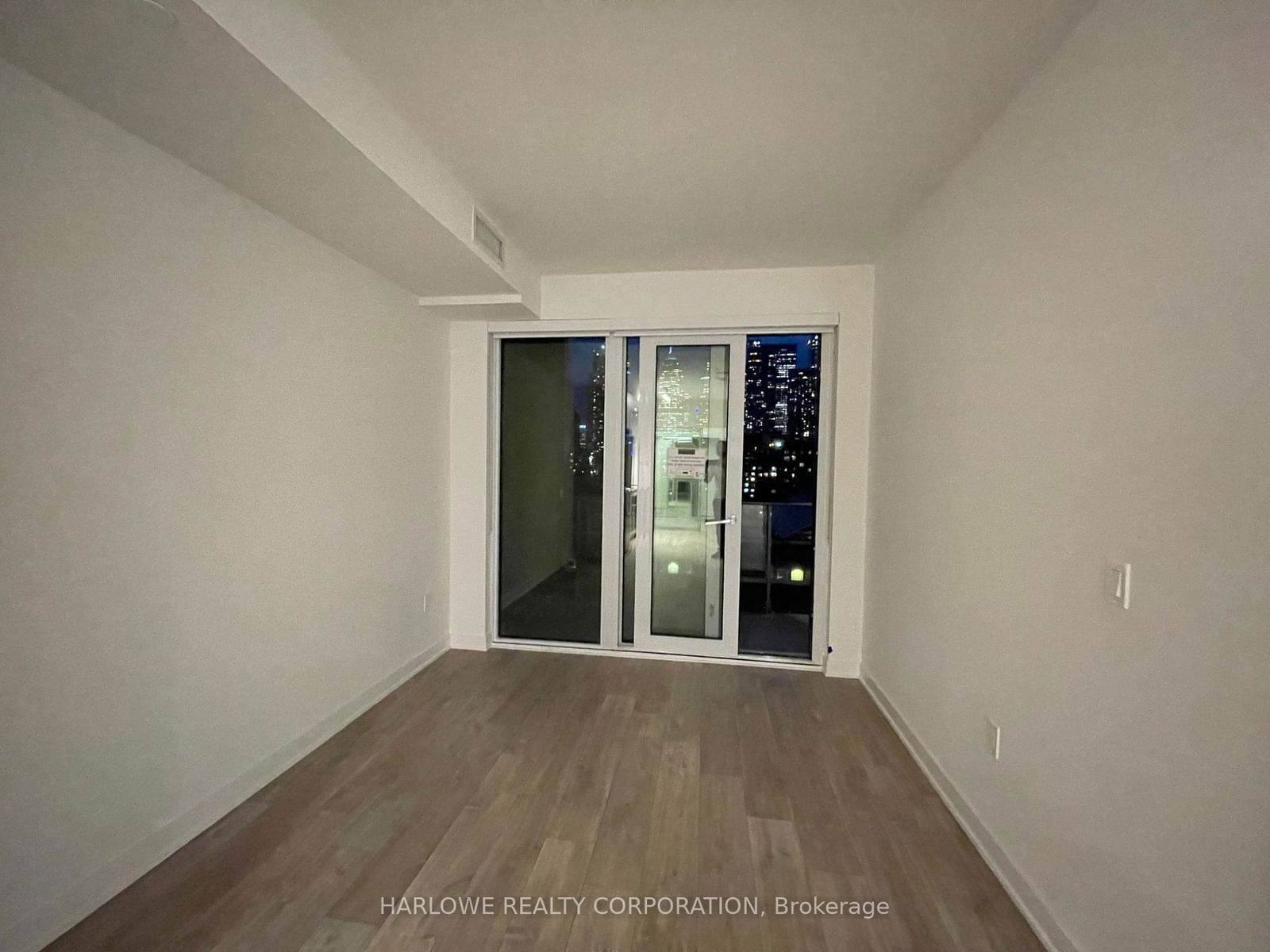 135 Lower Sherbourne St, unit 860 W for rent - image #4