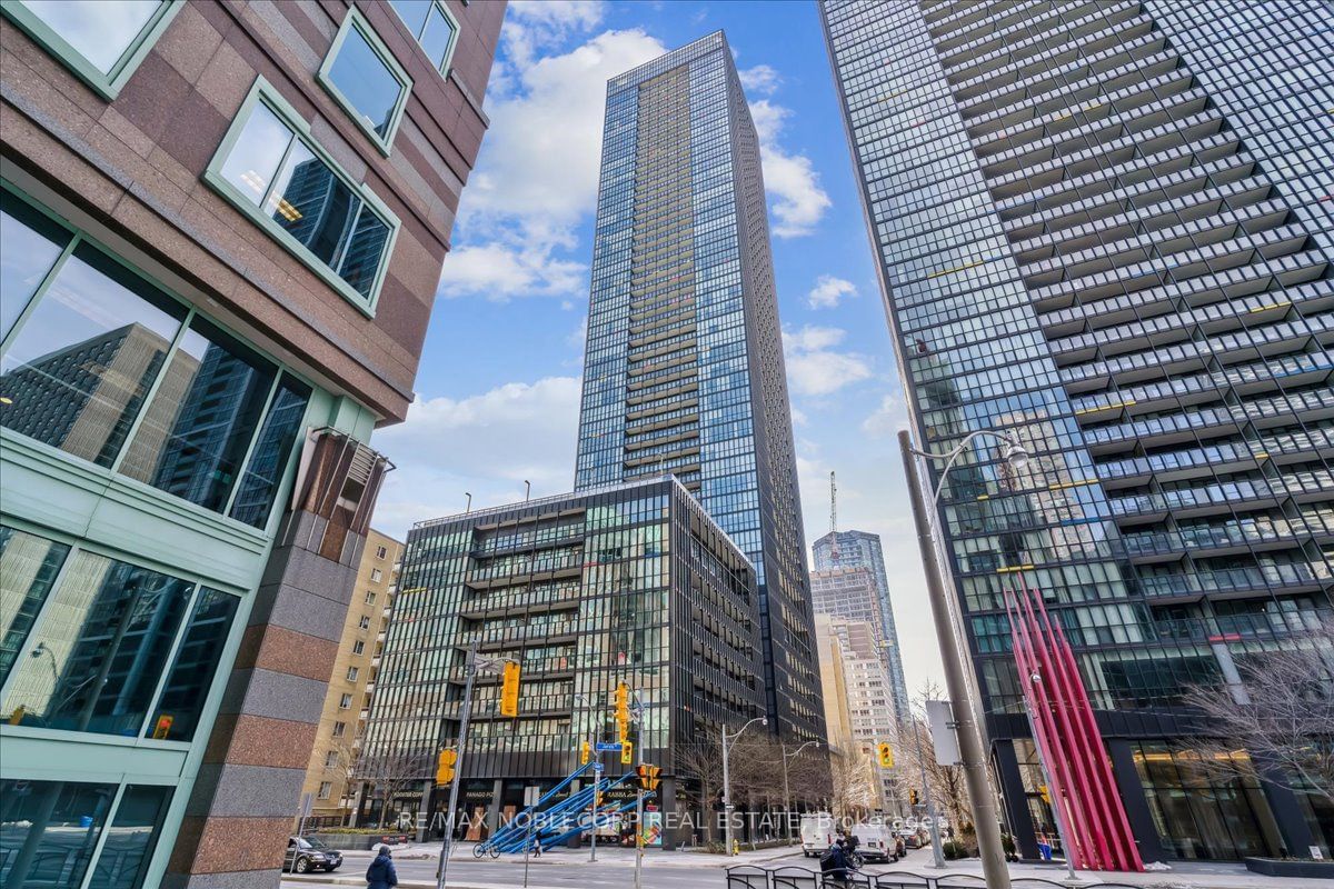 101 Charles St E, unit 4211 for sale