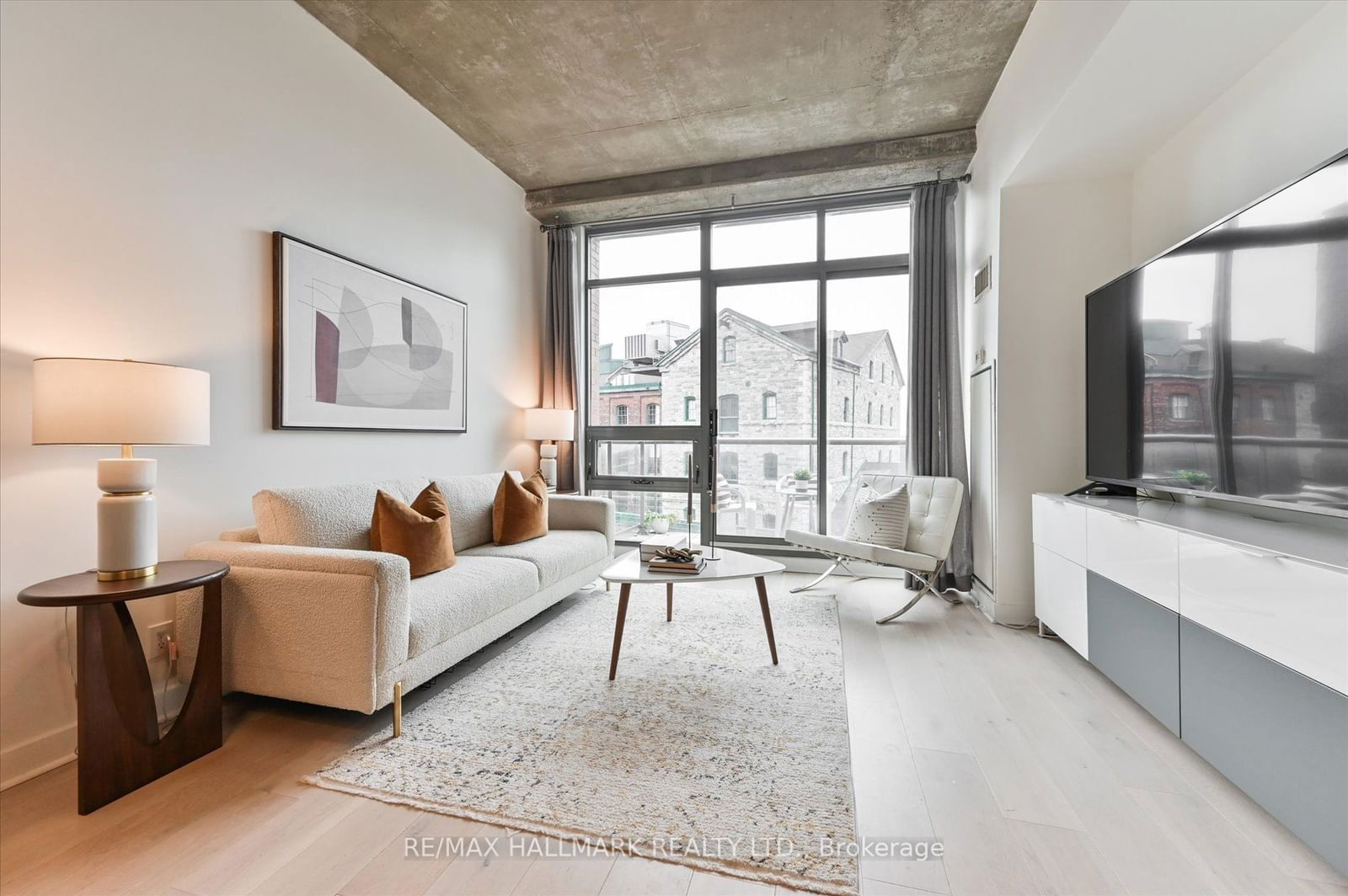 33 Mill St, unit 422 for sale - image #1