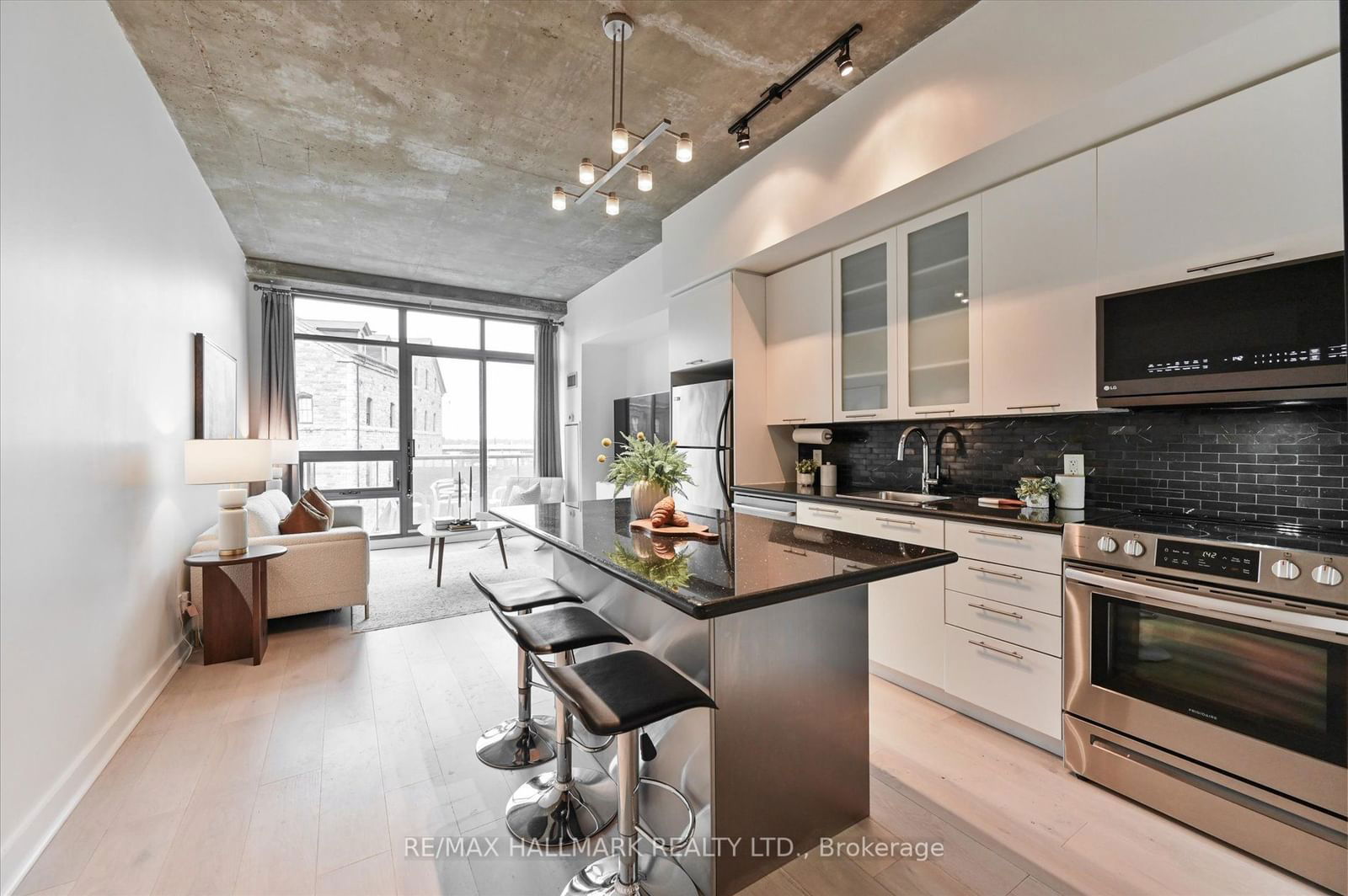 33 Mill St, unit 422 for sale - image #2